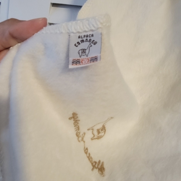 ALPACA CAMARGO NWT Long Tasseled Scarf. - Picture 6 of 10